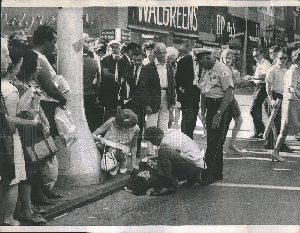 1967 Press Photo Pedestrian Carol Lawson hit by a bus - Historic Images