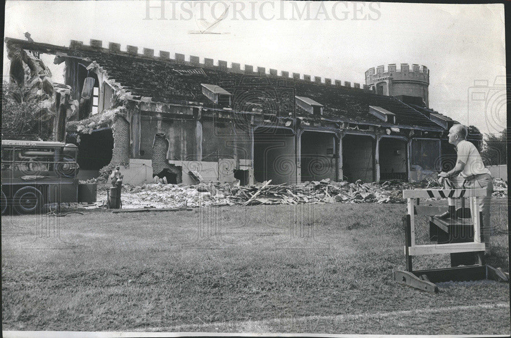 1957 Press Photo Frank C. Kennedy of Harvey Wrecking Co, watches Stagg Field - Historic Images