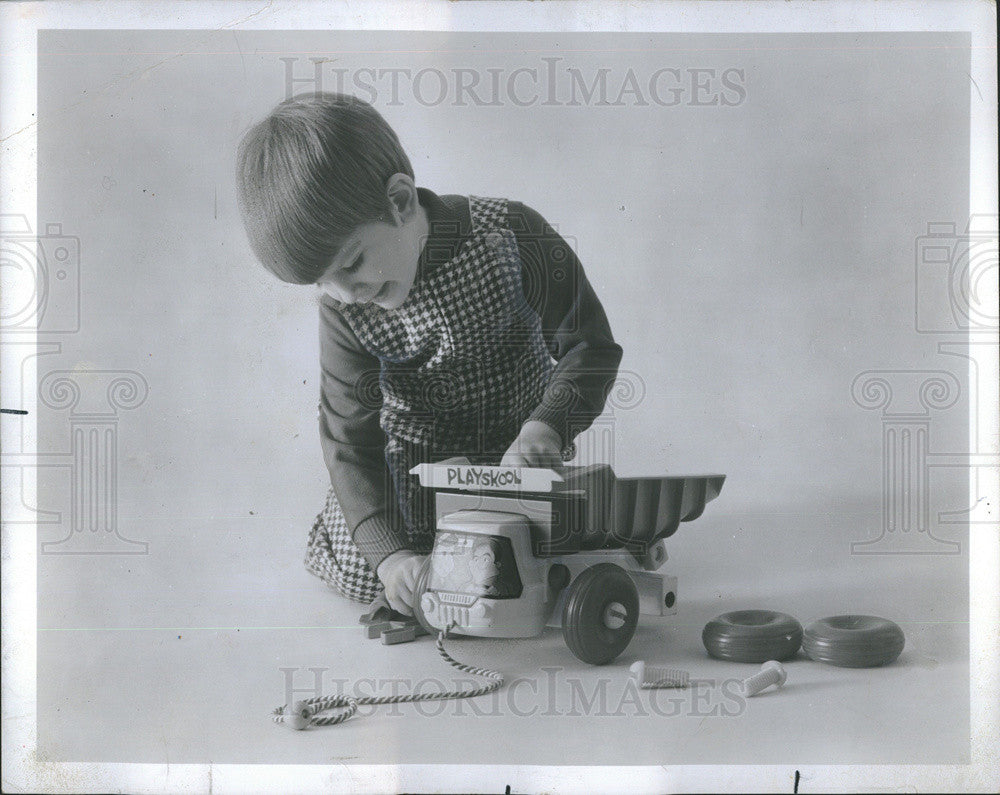 1970 Press Photo Playskool&#39;s new dump truck - Historic Images