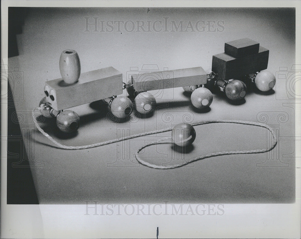 1984 Press Photo Wooden pull toy - Historic Images