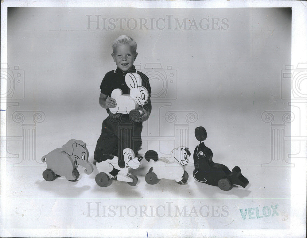 1975 Press Photo Do-It-Yourself Boys Pull-Toys - Historic Images