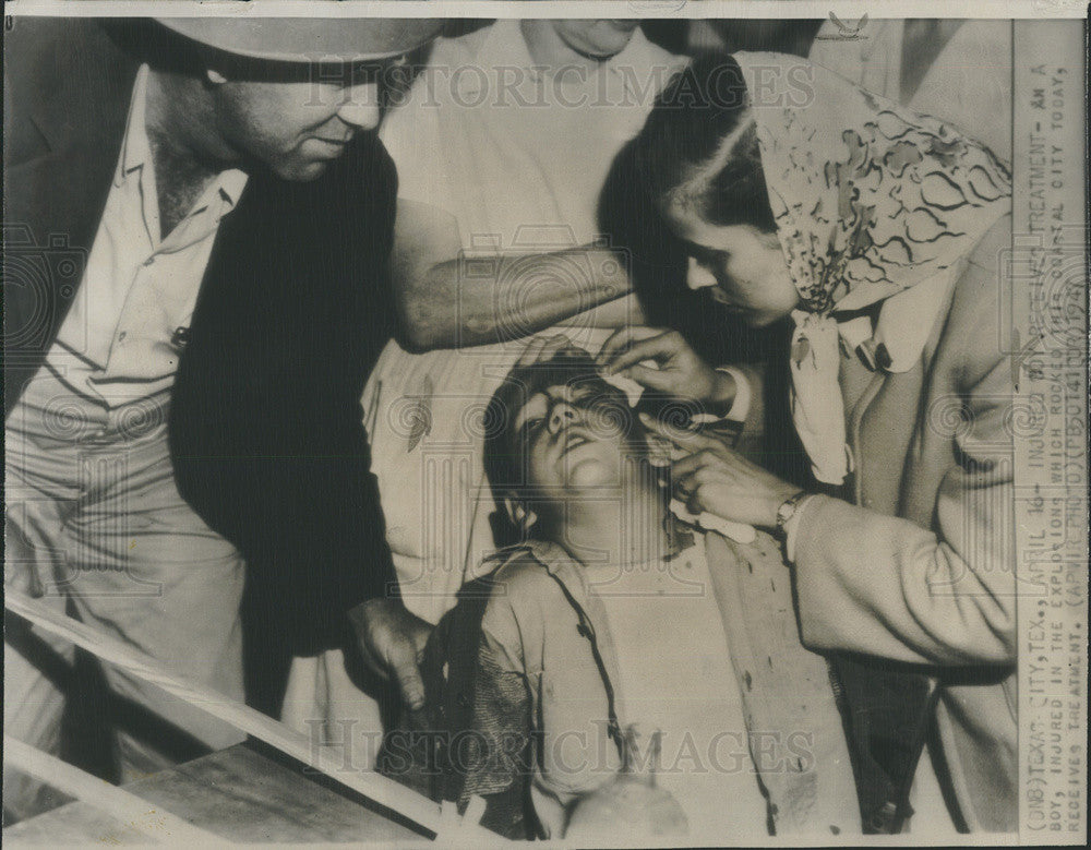 1947 Press Photo Boy Gets Treatment After Hurt In Texas City Disaster - Historic Images