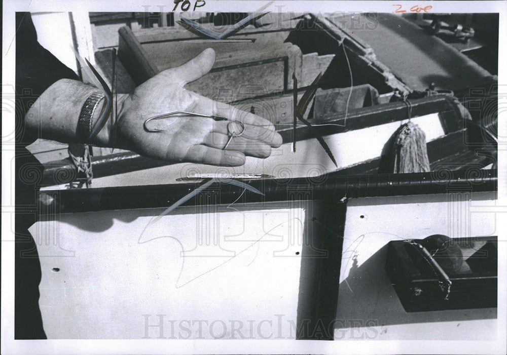 1929 Press Photo Fisherman Showing Hook At San Francisco&#39;s Fisherman&#39;s Wharf - Historic Images