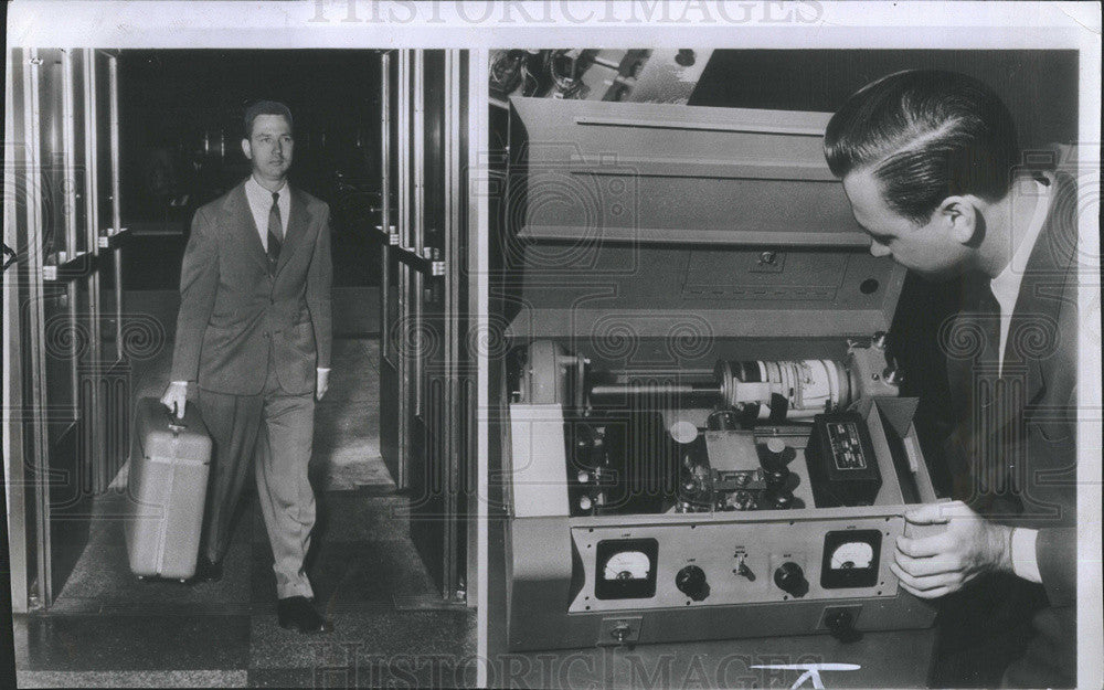 1944 Press Photo Associated Press Announced New Portable Wirephoto Transmitter - Historic Images