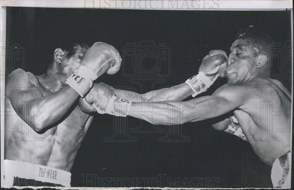 1964 Press Photo Emile Griffith vs. Luis Rodriquez for Champion in Title Defense - Historic Images