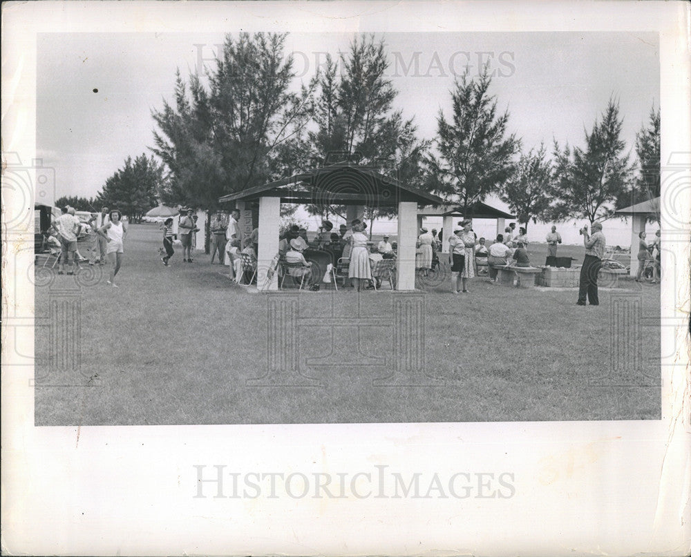 1974 Press Photo Park along Sunshine Skyway Bridge - Historic Images