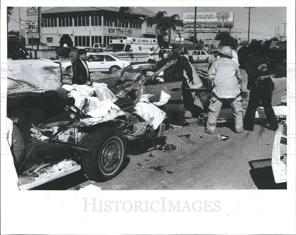 1988 Press Photo Fatal Wreck, Truck Hits 3 Cars in Courtney Campbell Highway - Historic Images