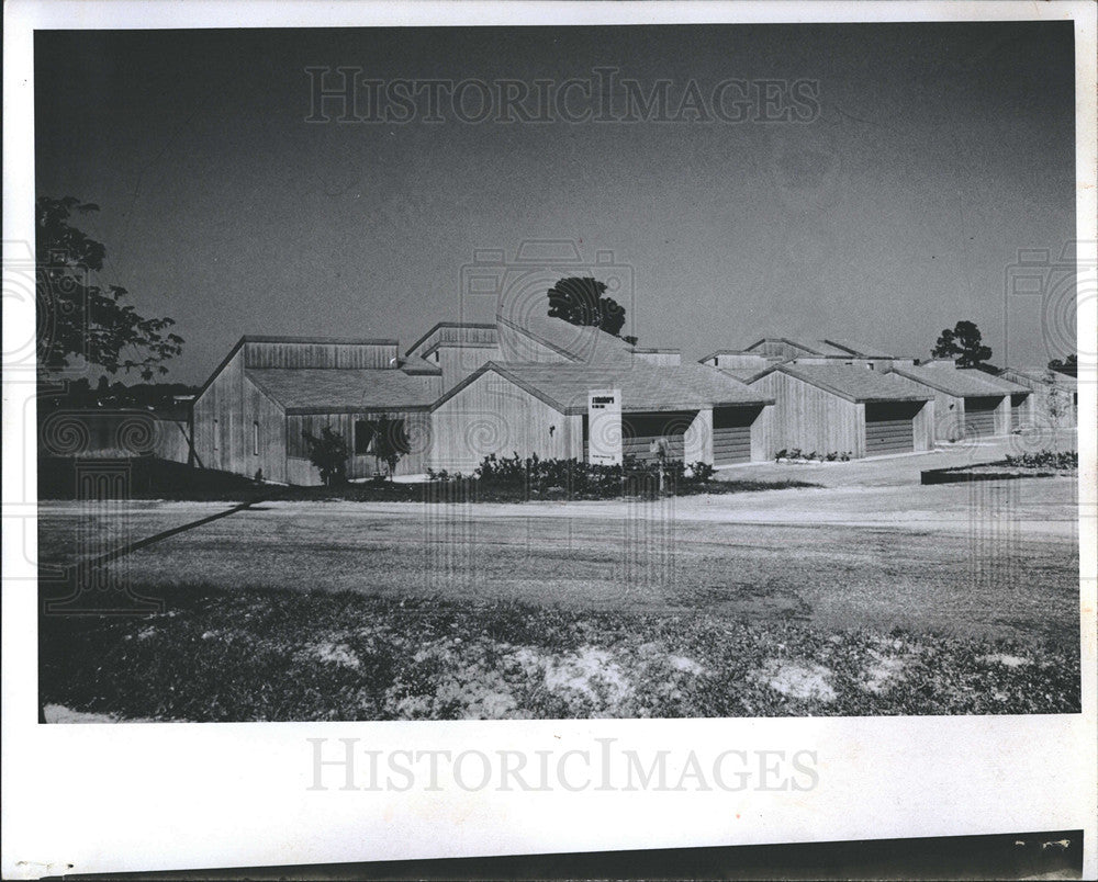 1975 Press Photo The Clusters on the Lake in Winter Haven - Historic Images