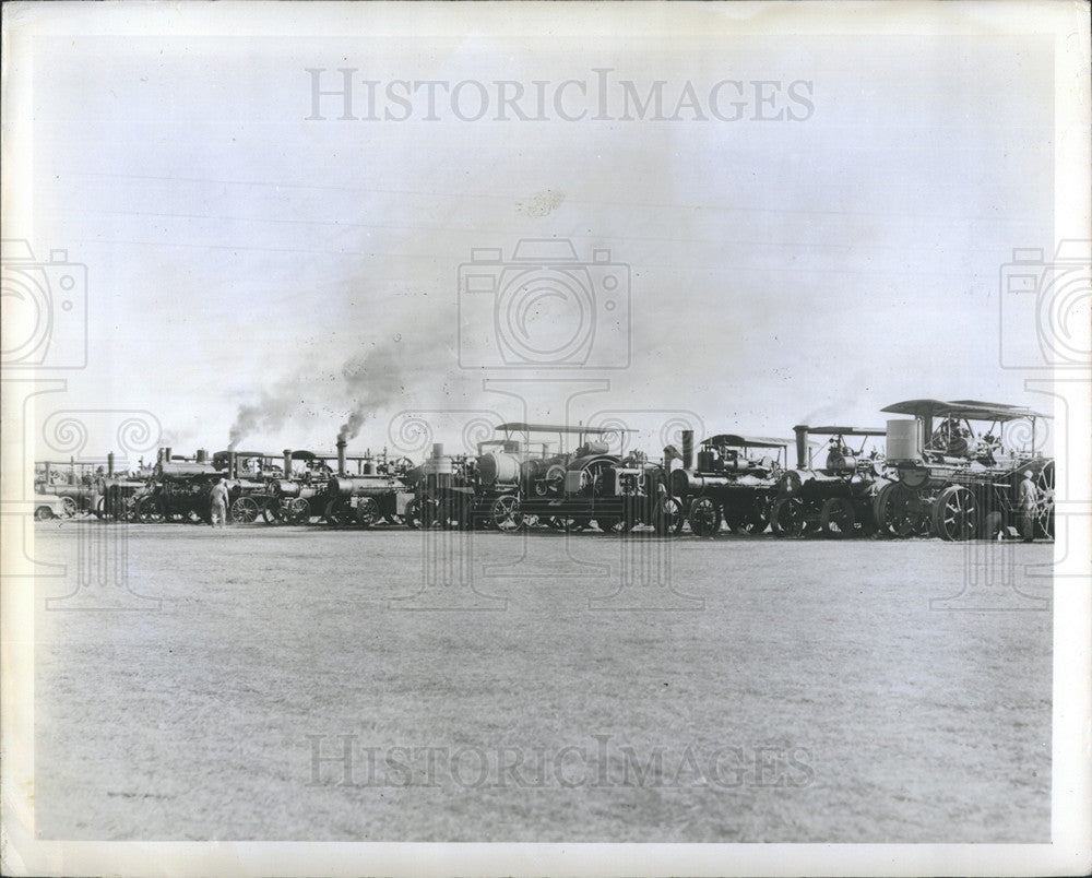 1966 Press Photo steam-powered tractors line big race Bird City Kansas slowest - Historic Images