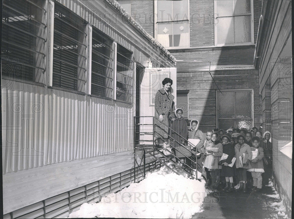 1962 Press Photo Miss Betty O&#39;Shea teacher mobile classroom Parker Elementary - Historic Images