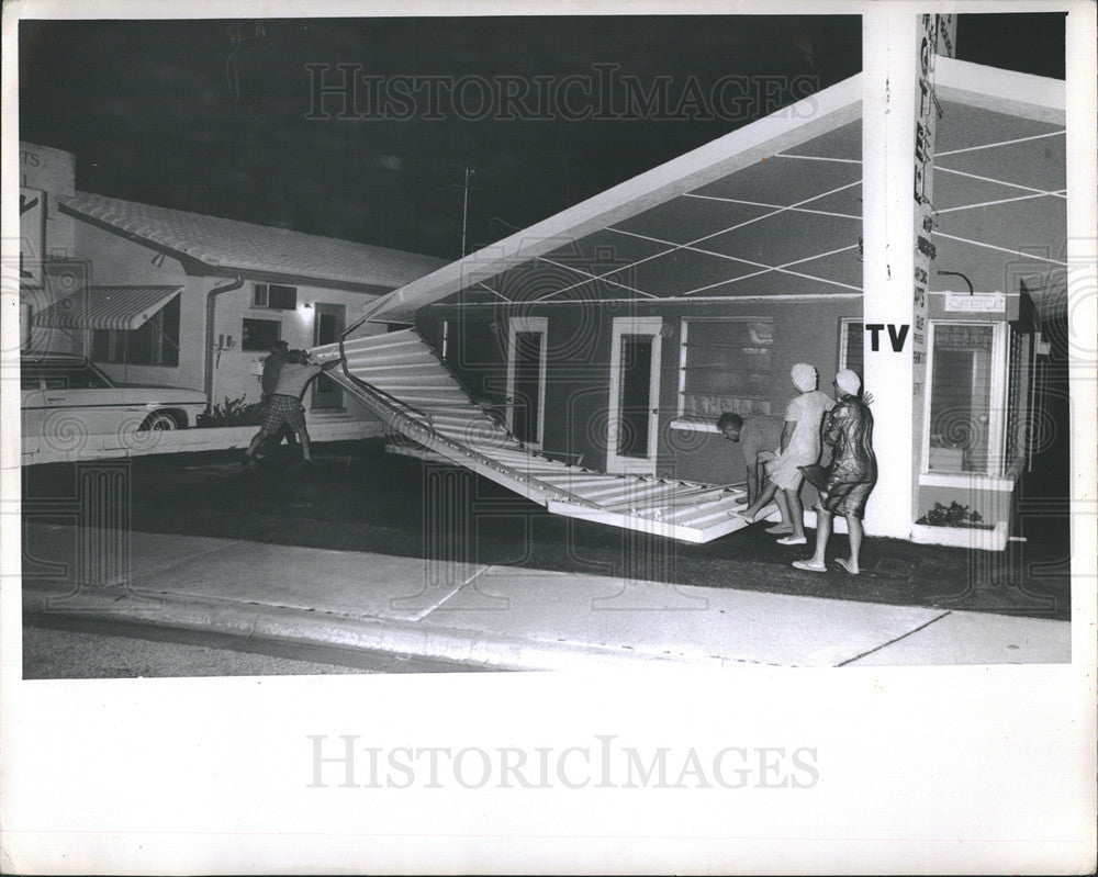 1968 Press Photo Hurricane Gladys - Historic Images