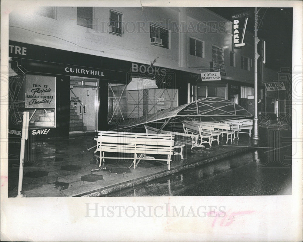 1966 Press Photo awning 800 block Central Avenue lifted off building crashing - Historic Images