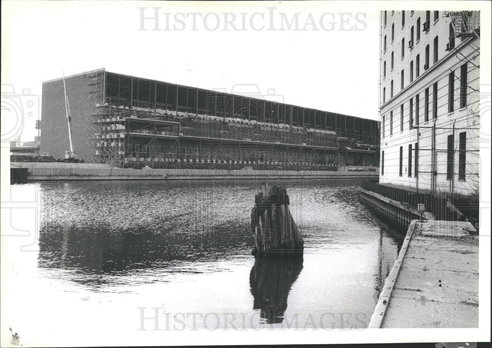 1981 Press Photo building construction west side River South Chicago - Historic Images