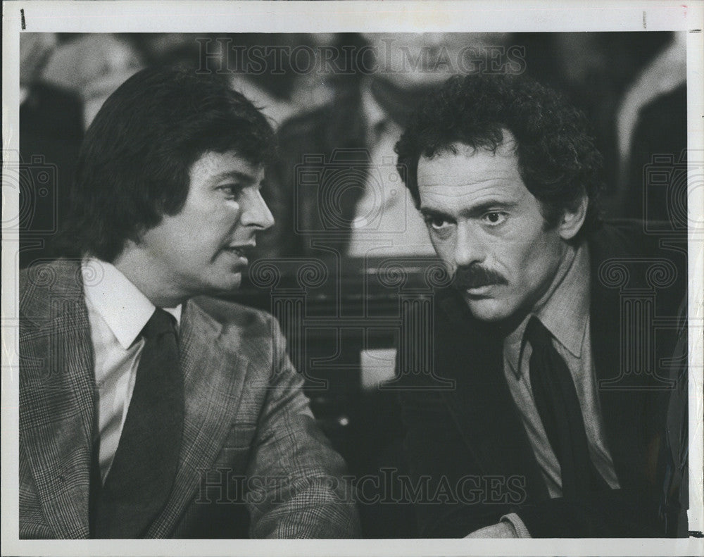 1981 Press Photo Actors Bruce Weitz And Essex Smith Star In &quot;Hill Street Blues&quot; - Historic Images