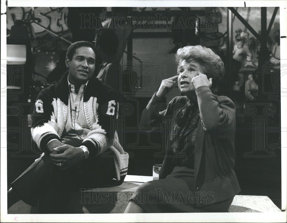 1986 Press Photo Dr. Ruth Westheimer visits Main Street host Bryant Gumbel - Historic Images