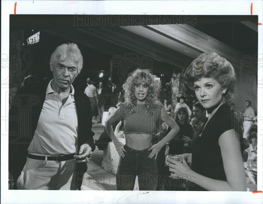 1984 Press Photo James Coburn Jenilee Harrison &amp; Ann Jillian in &quot;Malibu&quot; - Historic Images