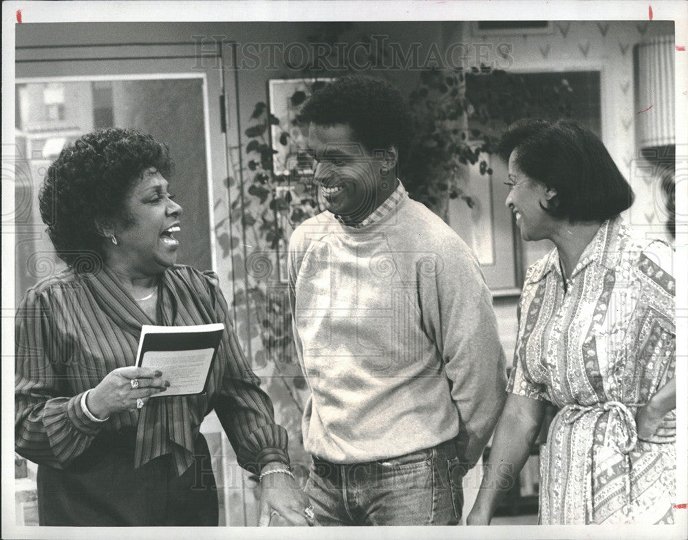 1984 Press Photo Isabel Sanford Marla Gibbs Randy Brooks Actors Jeffersons - Historic Images