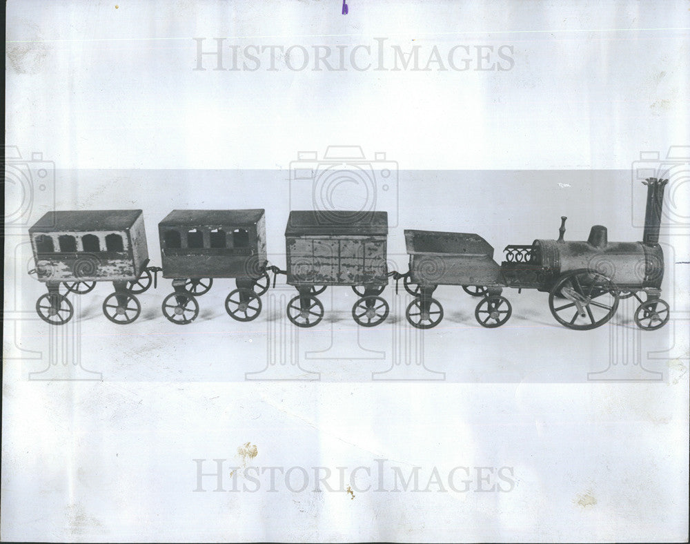 1974 Press Photo Antique toy train set which depicts the history of the US - Historic Images