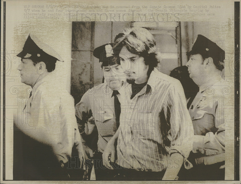 1973 Press Photo US Senate Committee Capitol police remove protestor - Historic Images