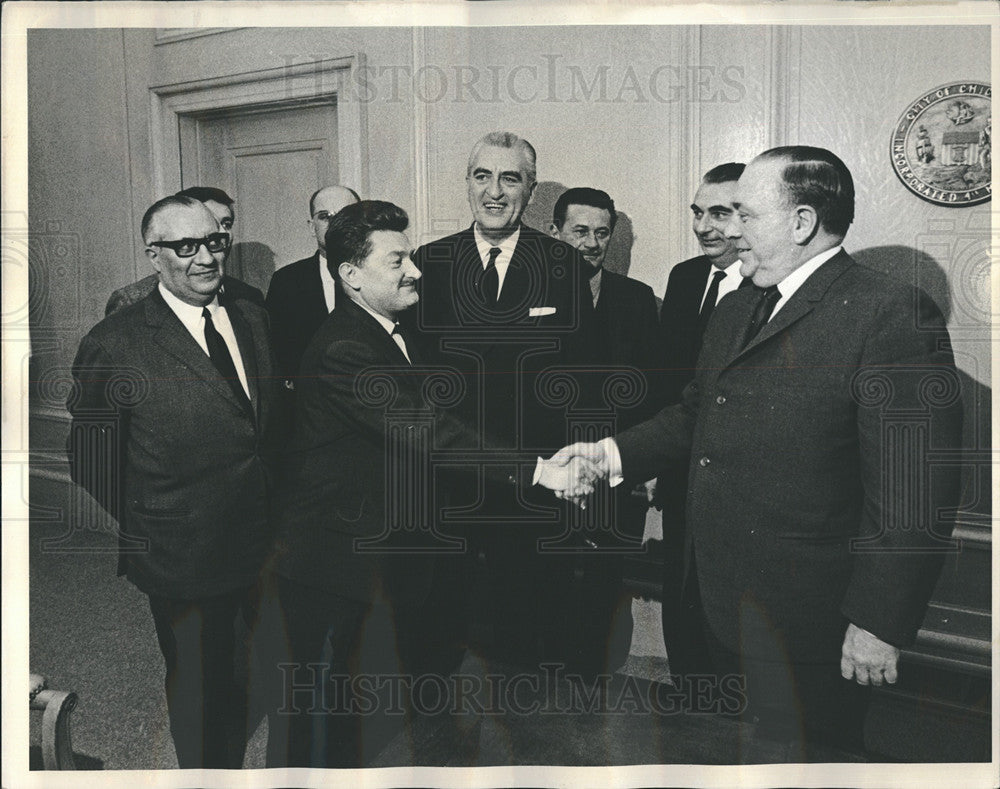 1966 Press Photo Mayor Richard Daley visiting Frenchman politicians Parliament - Historic Images