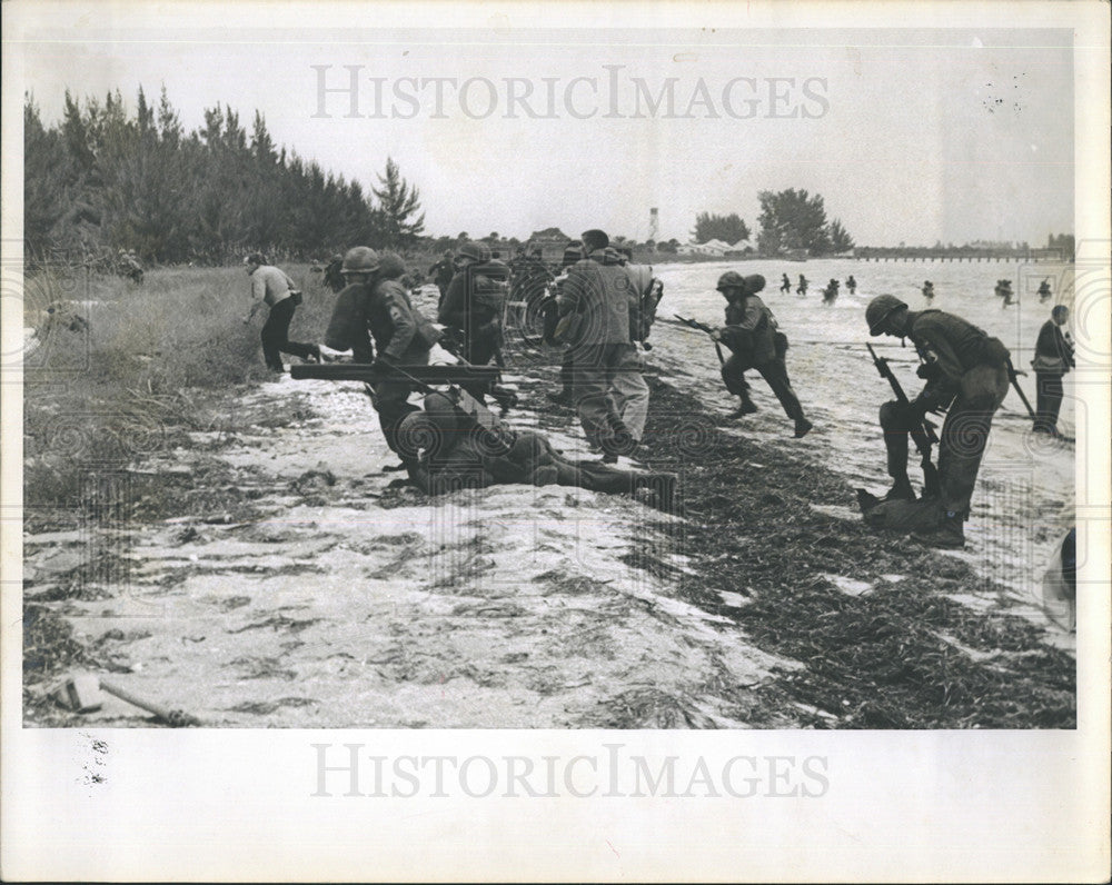 Press Photo United States Military Armed Forces Army Training Beach Florida - Historic Images