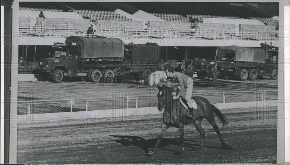 1962 Press Photo Gulfstream Racetrack,Fla.Troops from Ft Hood Tx billeted - Historic Images