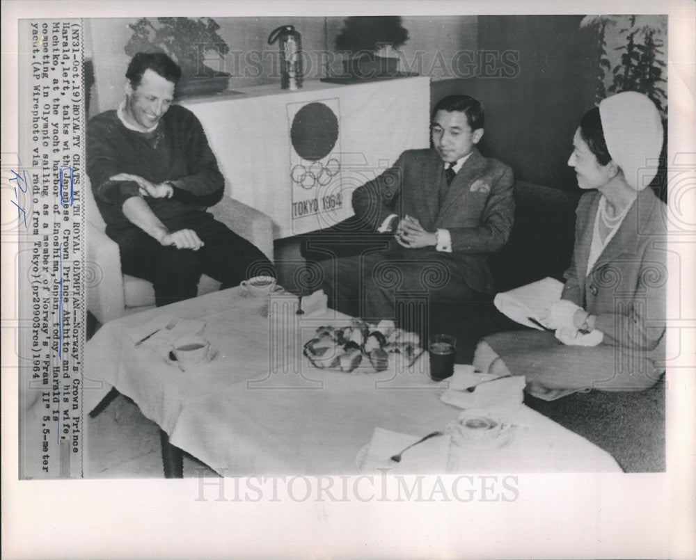 1964 Press Photo Norway Prince Harald talks to Prince Akihito and wife,Olympics - Historic Images