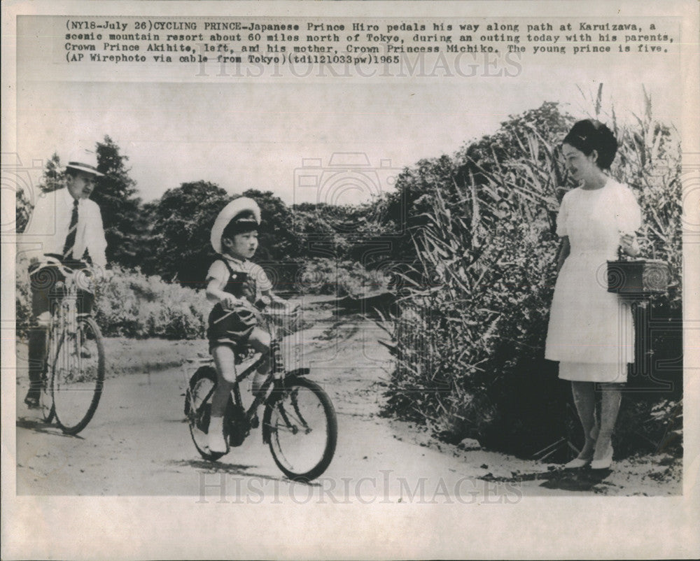 1965 Press Photo Japanese Royal family,Akihito and wife Michiko and son Hiro - Historic Images