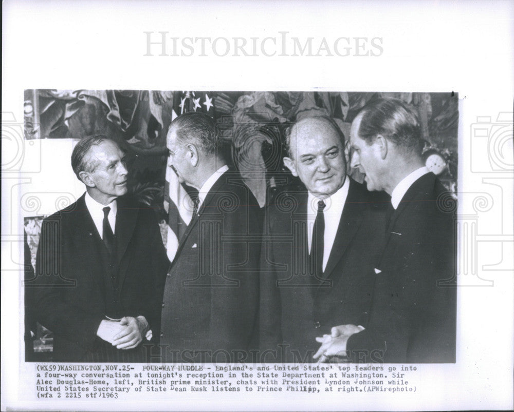 1963 Press Photo US and England&#39;s top leaders meet in 4 way conversation - Historic Images