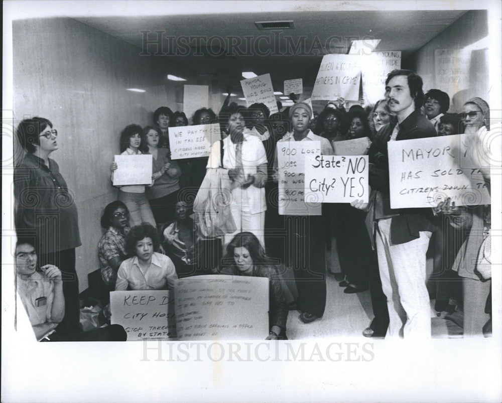 1979 Press Photo Sit in at mayors office for Detroit General Hospital - Historic Images