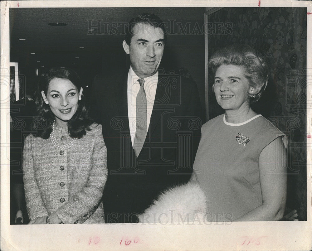 Press Photo Actor Gregory Peck &amp; Family - Historic Images