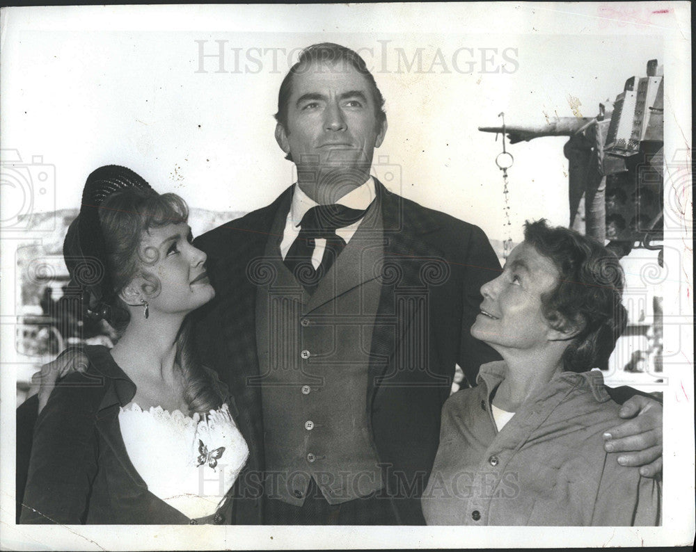 1971 Press Photo Debbie Reynolds, Thelma Ritter, Gregory Peck - Historic Images