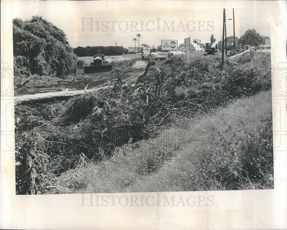 1964 Press Photo Bulldozer Clearing Approach To Indian Rocks Memorial Bridge - Historic Images