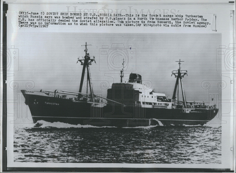 1967 Press Photo Soviet Cargo Ship Turkestan Was Bombed By US Planes in N Vietnm - Historic Images