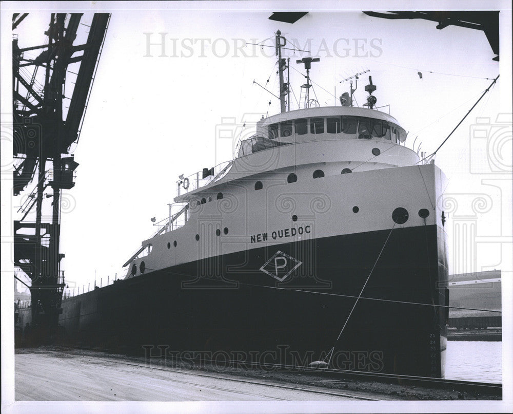 1960 Press Photo Ship the &quot;New Quedoc Stranded in Rouge River By Striking Seaman - Historic Images