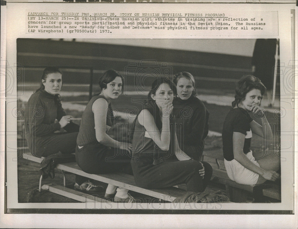 1972 Press Photo Russian Female Athletes Ready Service Defense Physical Fitness - Historic Images