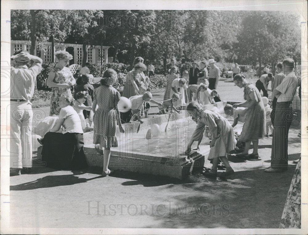 1959 Press Photo Gathering of people in Russia - Historic Images