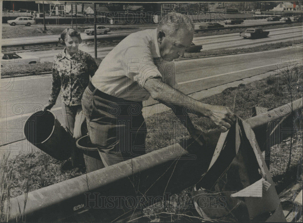 Press Photo Caption too dark to read - Historic Images