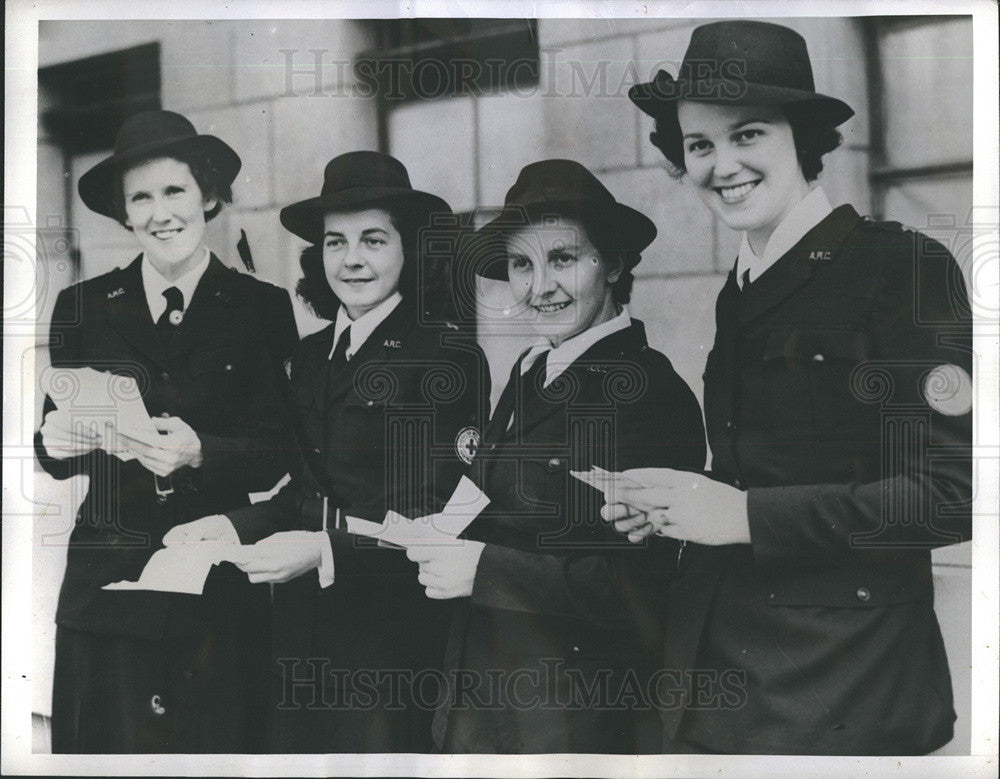 1941 Press Photo United States Naval Nurses Ruth Martin Shirley Ralph Lavenia - Historic Images