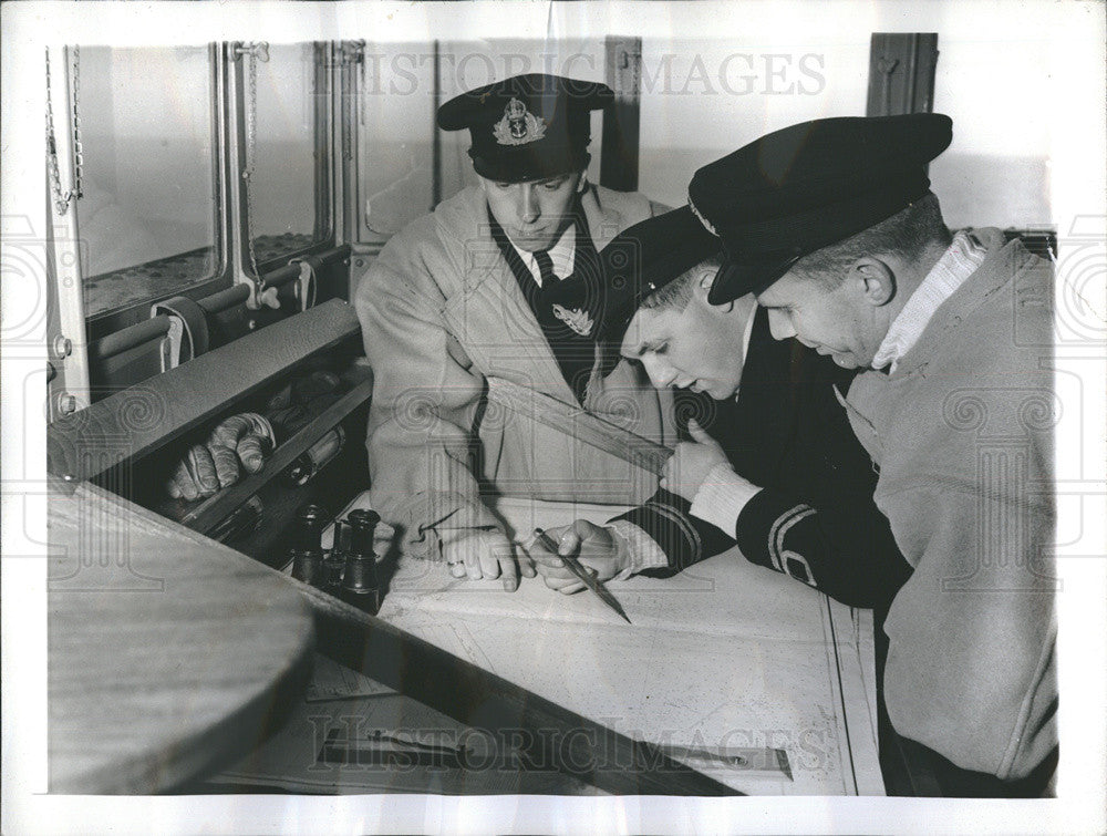 1942 Press Photo New Canadian Minesweeper guard coast - Historic Images