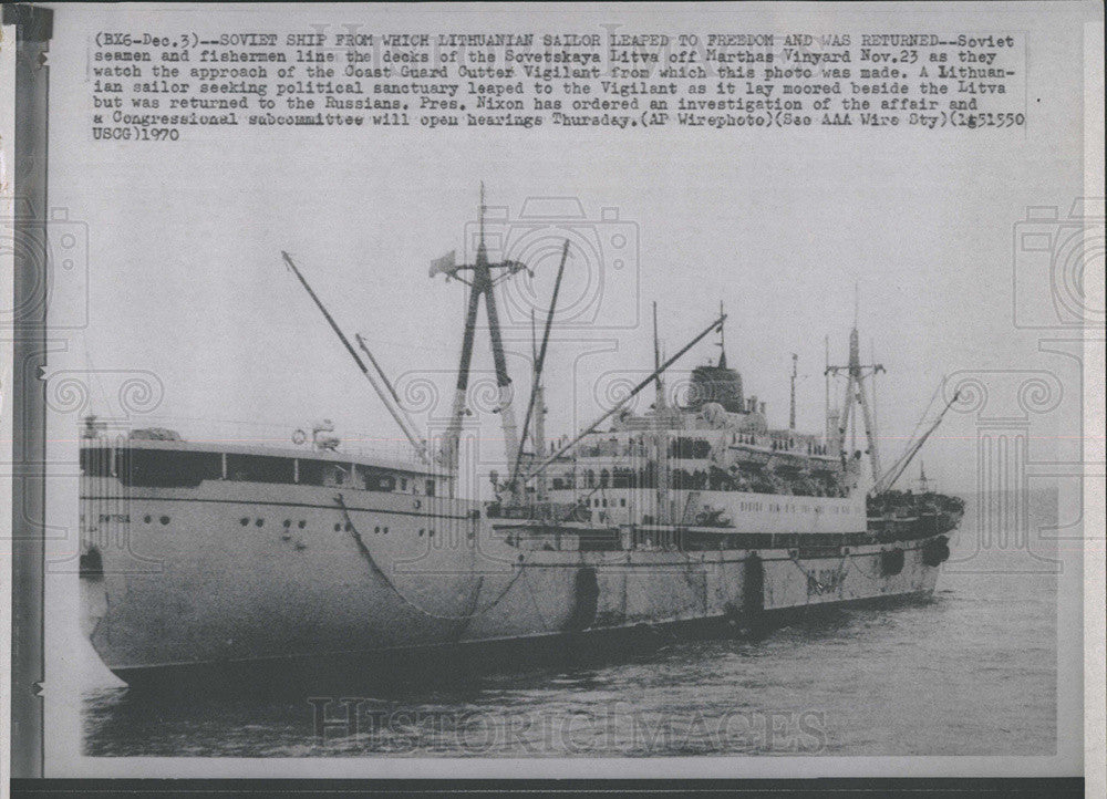 1970 Press Photo Soviet seamen and fishermen line - Historic Images