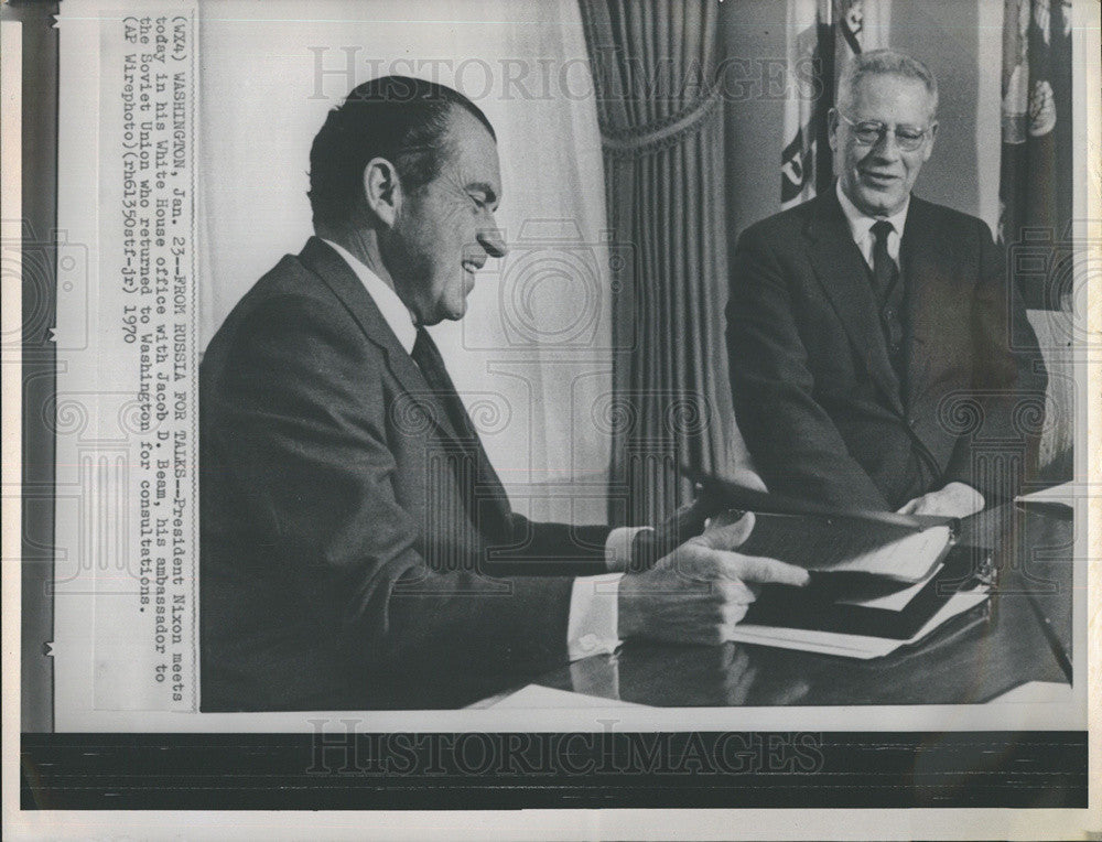 1970 Press Photo Pres. Nixon meets with Jacob beam - Historic Images