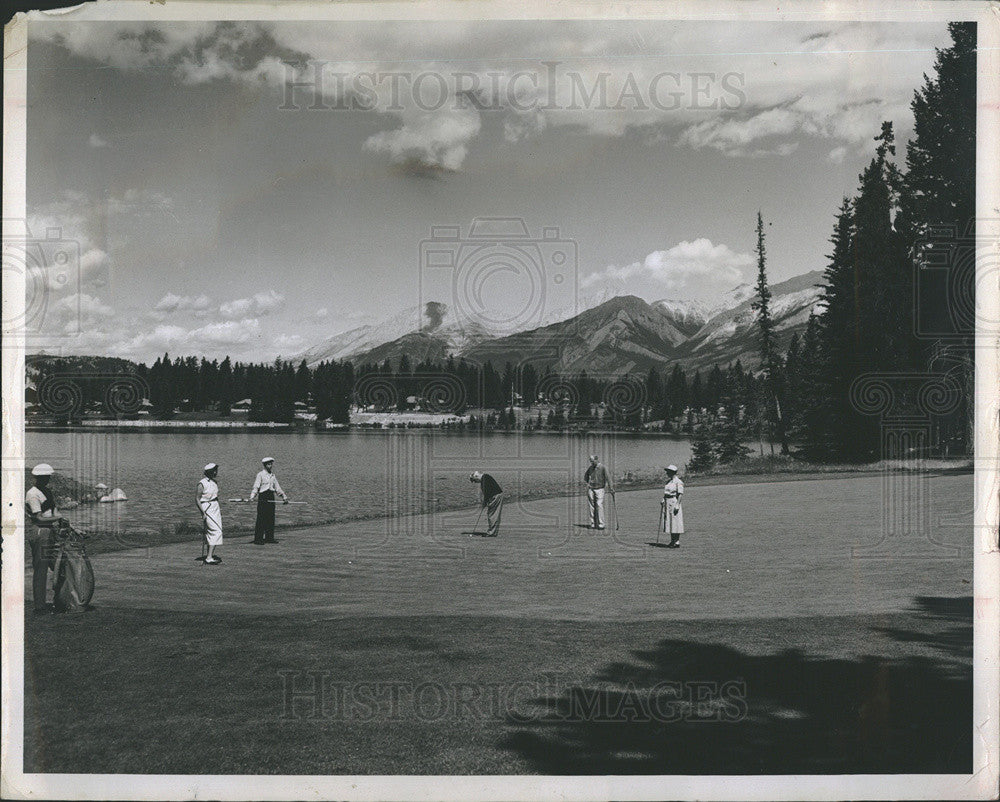 Press Photo Golfing in Canada - Historic Images