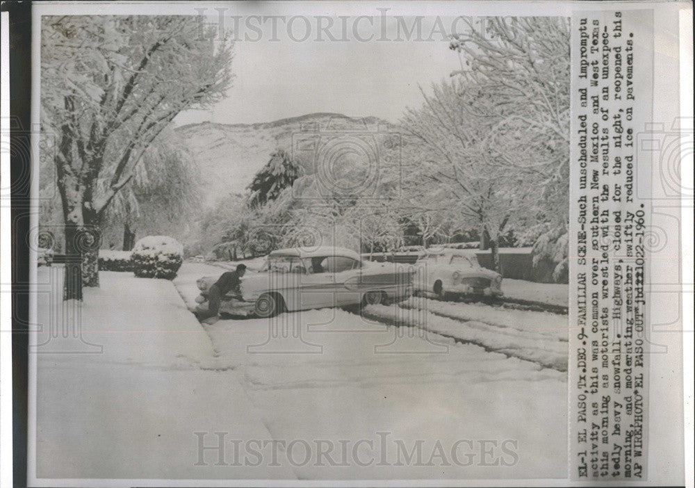 1960 Press Photo Heavy Snowfall El Paso Texas Vehicle Stuck - Historic Images