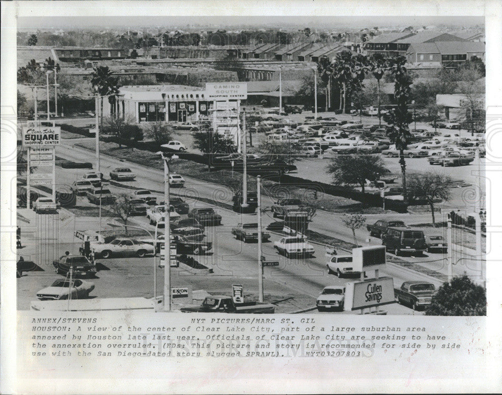 Press Photo Clear lake canter mart - Historic Images