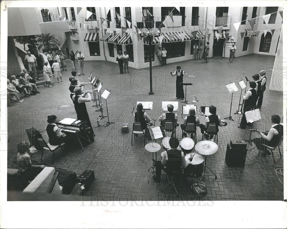 1980 Press Photo Lakewood HS band  in St Petersburg.Fla performs - Historic Images