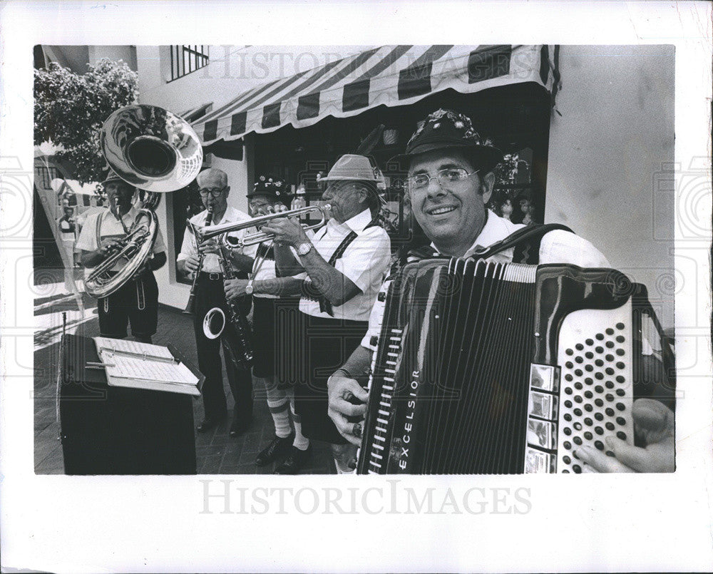 1983 Press Photo Brown Bag Luncheon Concert With Ted Naja&#39;s Sauerkrauts Band - Historic Images