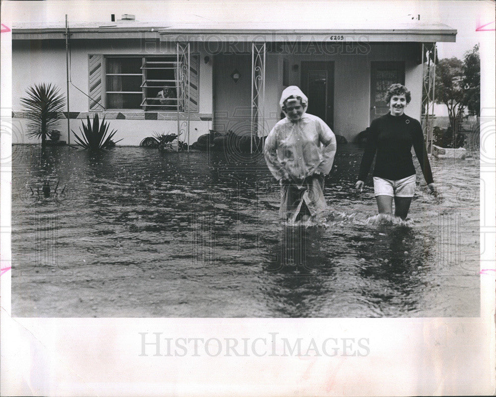 1965 Press Photo Heavy Flood at 65th St. North in Pinellas Park Florida. - Historic Images