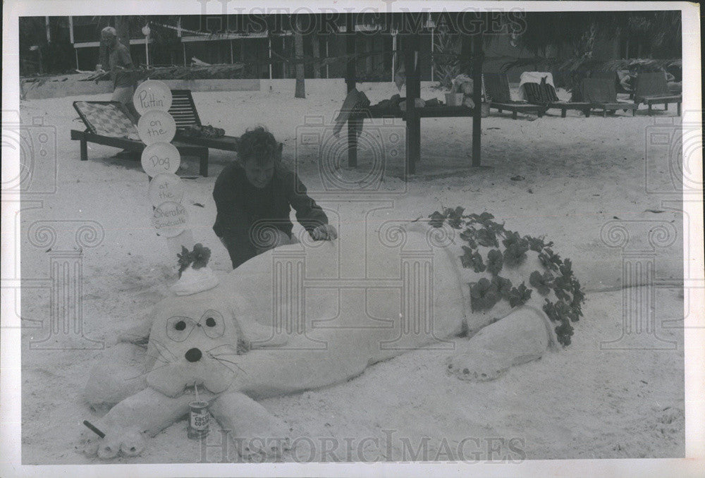 1970 Press Photo Leighton Cooney/Prize Winning Dog Sand Sculture - Historic Images