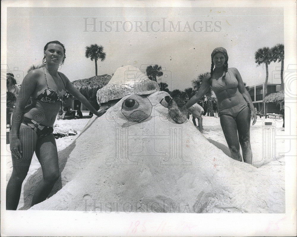 1972 Press Photo Sheraton Sandcastle Hotel Sandcastle Building Contest/Chicago - Historic Images